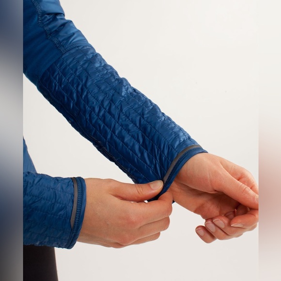 Lululemon Run: Bundle Up Jacket in Limitless Blue | size 6 - Picture 12 of 16